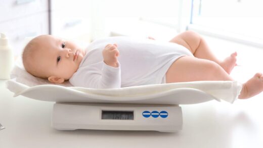 ile niemowlak powinien przybierać na wadze