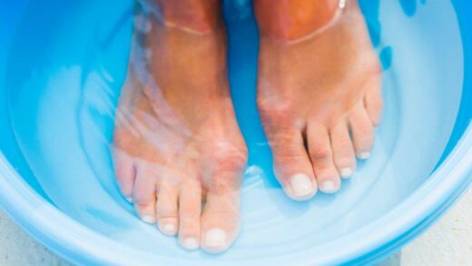 moczenie nóg w occie