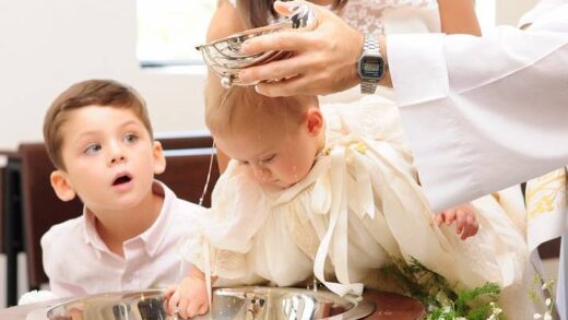 wybór ubranka do chrztu