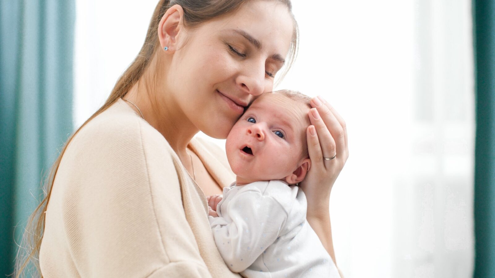 Skoki rozwojowe noworodka - kiedy się ich spodziewać i jak je rozpoznać?
