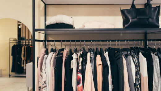 jak skutecznie łączyć kolory w damskiej garderobie